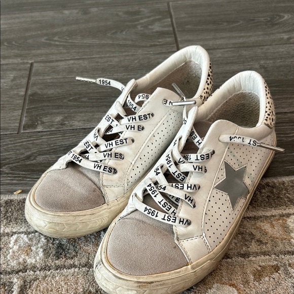 Vintage Havana White and Gray Star Sneakers Size 8 - Picture 1 of 9